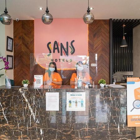 Sans Hotel Kupang Indah Surabaya By Reddoorz Exterior photo
