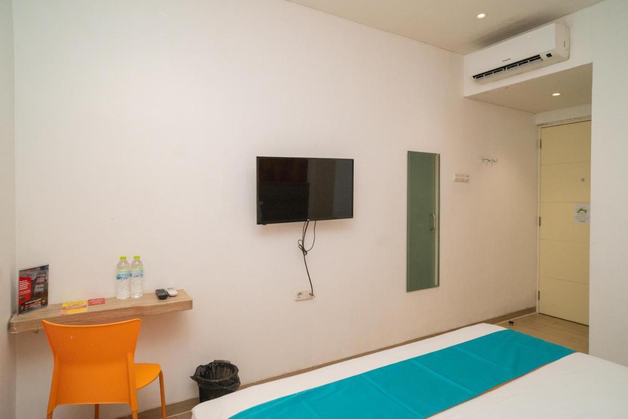 Sans Hotel Kupang Indah Surabaya By Reddoorz Exterior photo