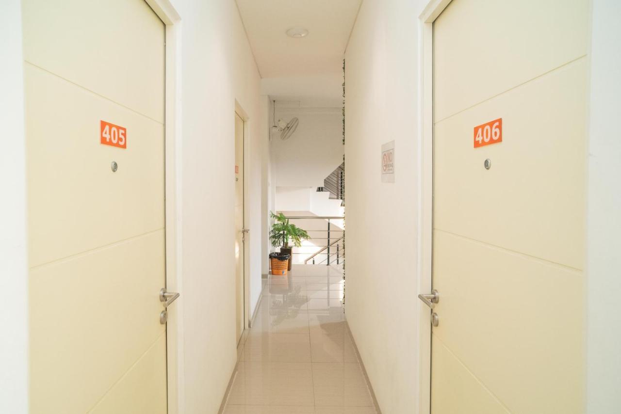 Sans Hotel Kupang Indah Surabaya By Reddoorz Exterior photo