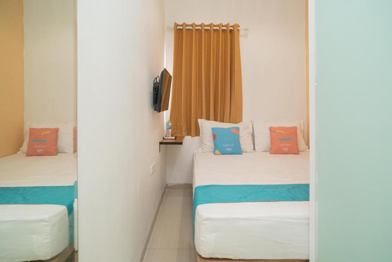 Sans Hotel Kupang Indah Surabaya By Reddoorz Exterior photo
