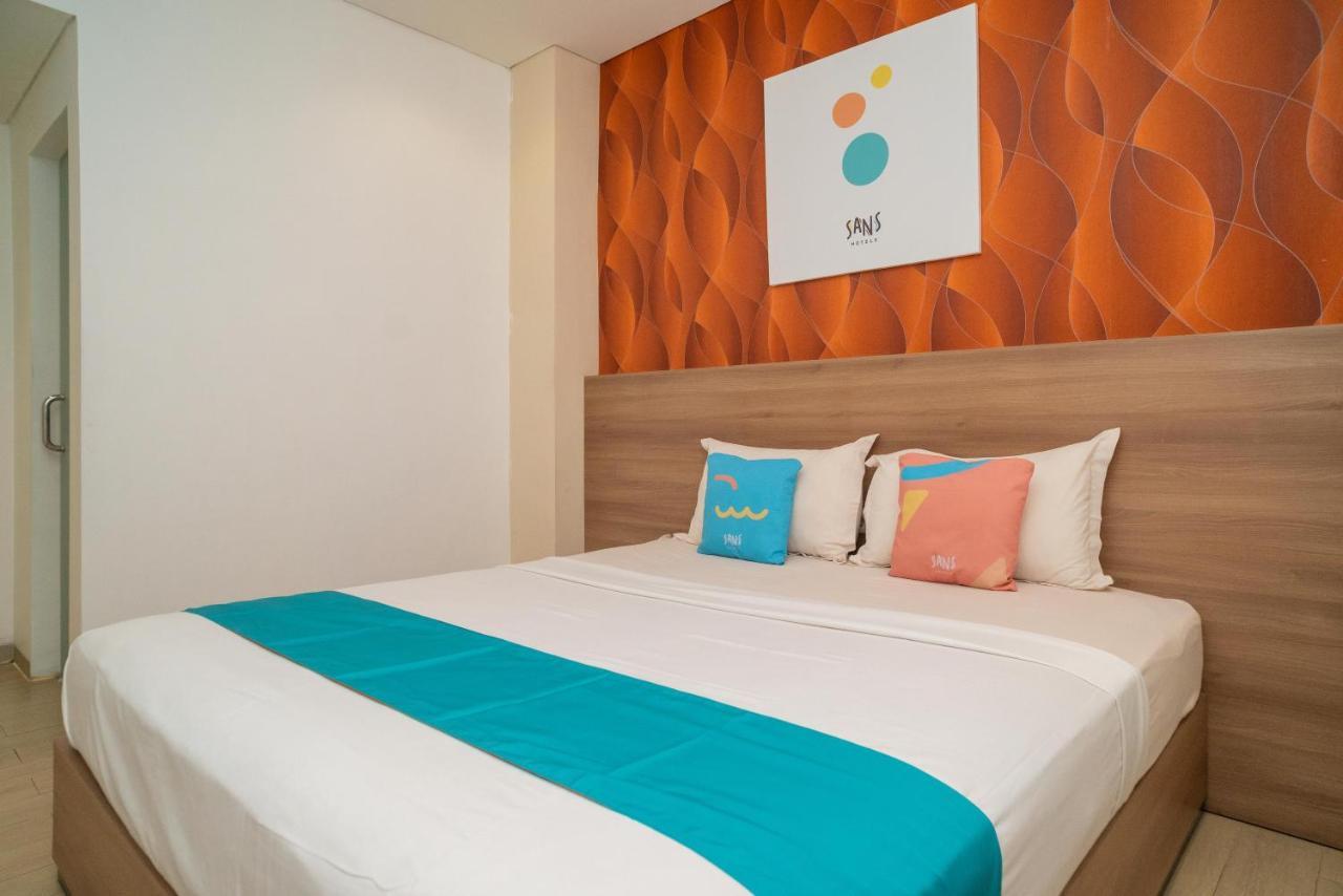 Sans Hotel Kupang Indah Surabaya By Reddoorz Exterior photo