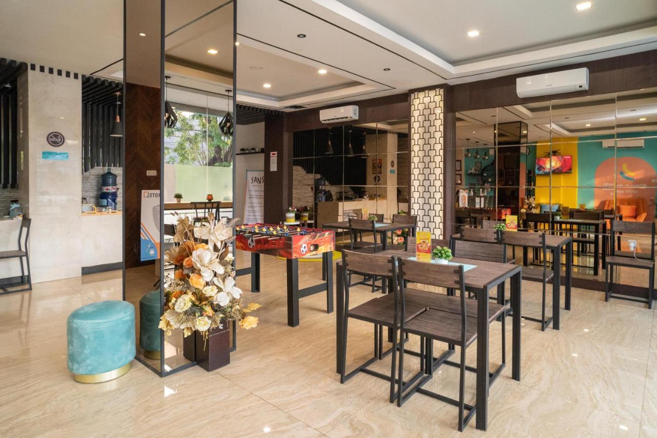Sans Hotel Kupang Indah Surabaya By Reddoorz Exterior photo