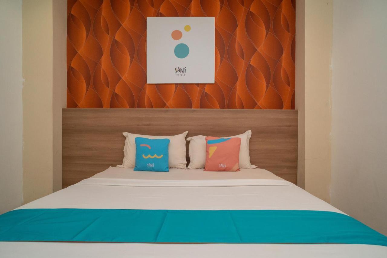 Sans Hotel Kupang Indah Surabaya By Reddoorz Exterior photo