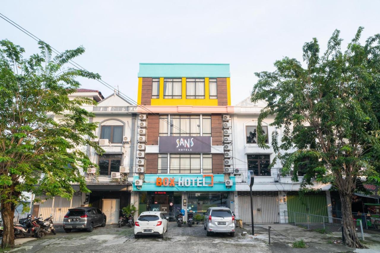 Sans Hotel Kupang Indah Surabaya By Reddoorz Exterior photo
