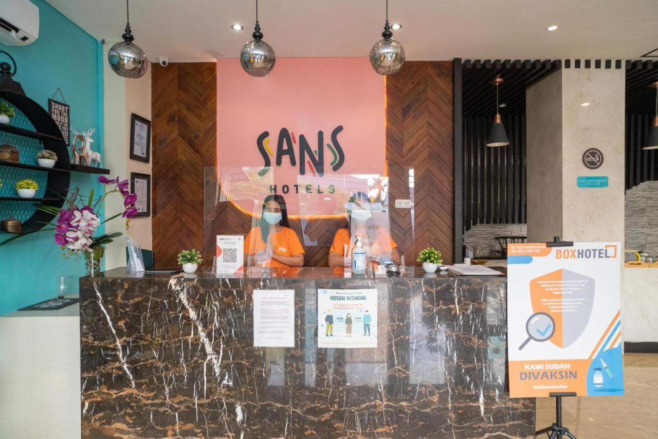 Sans Hotel Kupang Indah Surabaya By Reddoorz Exterior photo