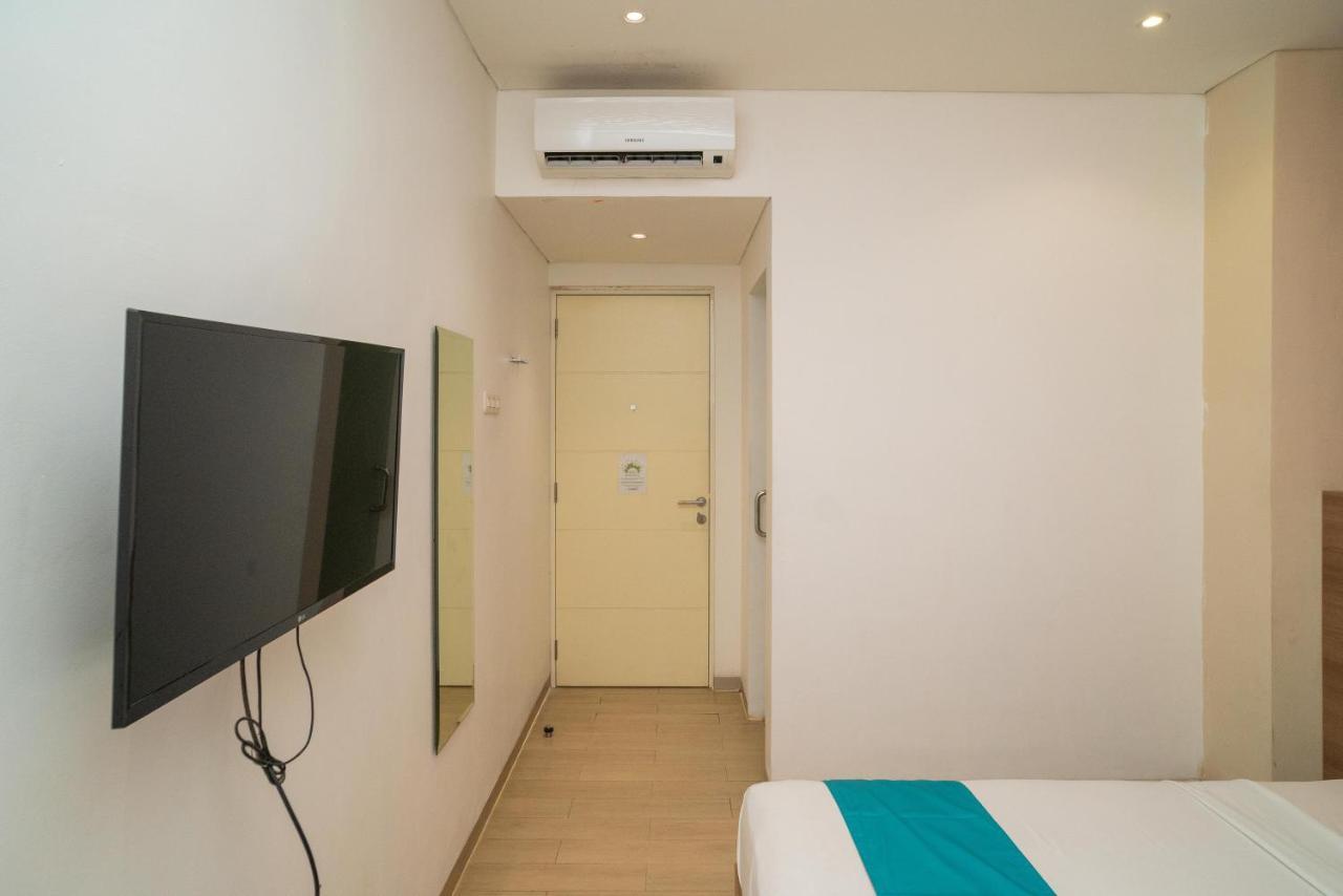 Sans Hotel Kupang Indah Surabaya By Reddoorz Exterior photo