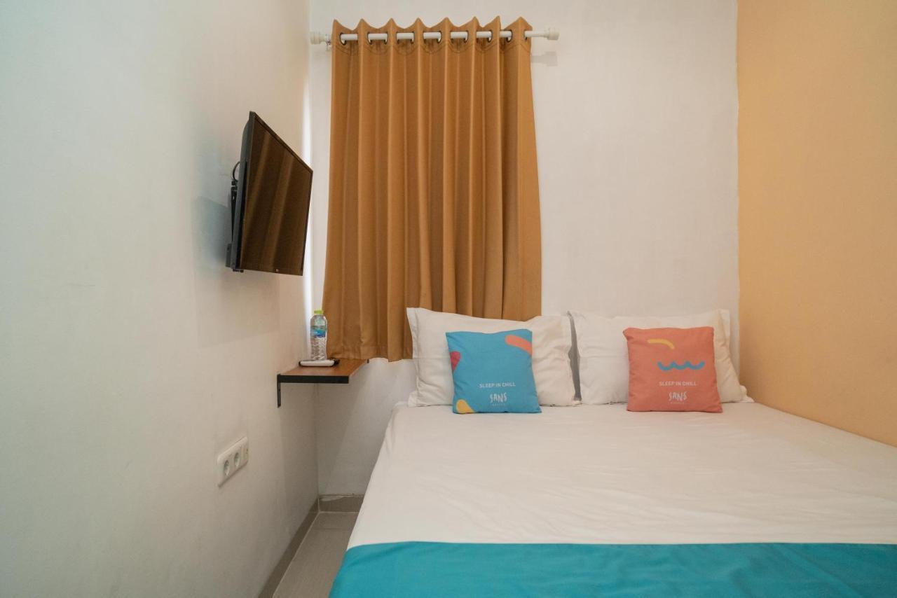 Sans Hotel Kupang Indah Surabaya By Reddoorz Exterior photo