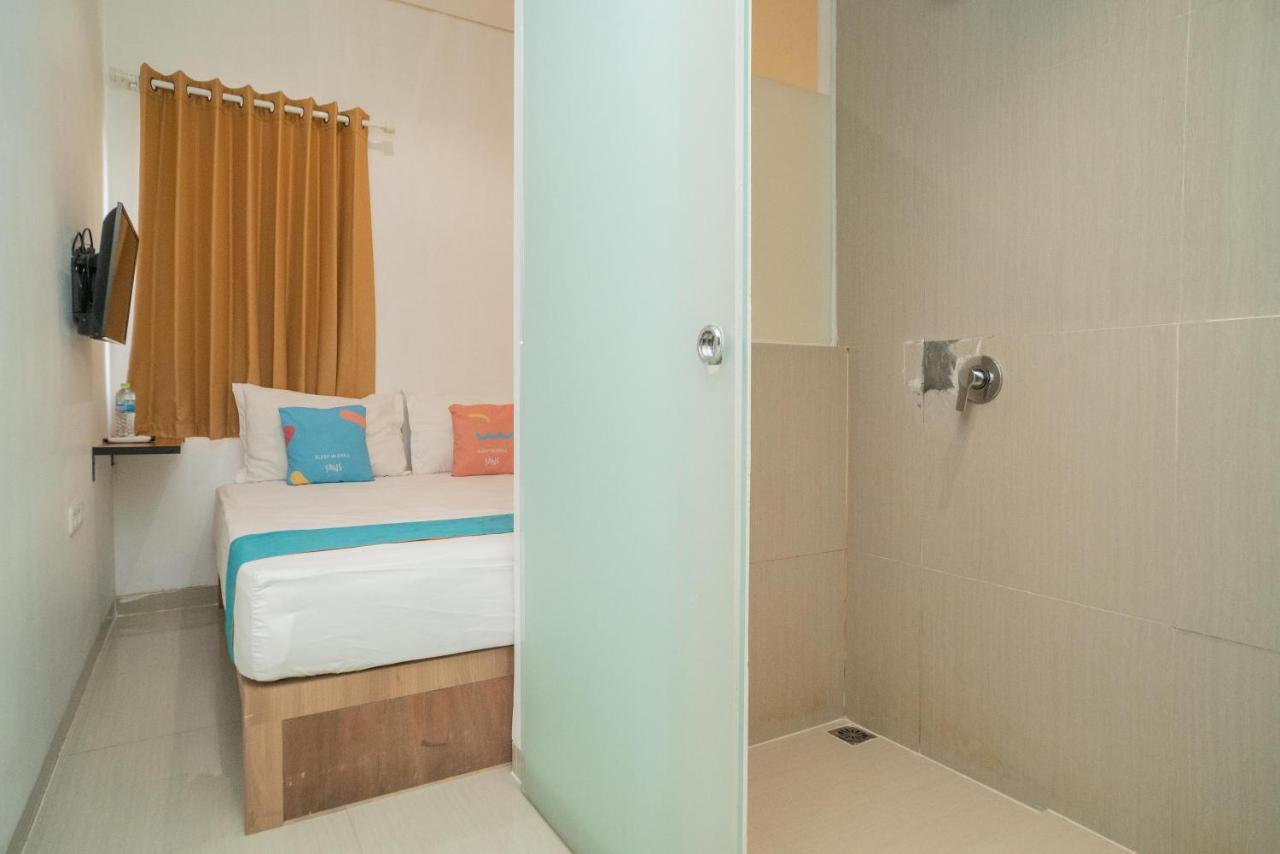 Sans Hotel Kupang Indah Surabaya By Reddoorz Exterior photo