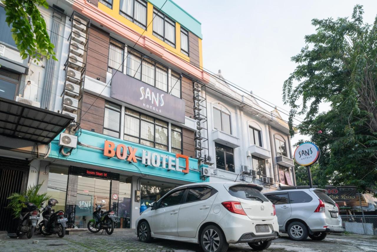 Sans Hotel Kupang Indah Surabaya By Reddoorz Exterior photo