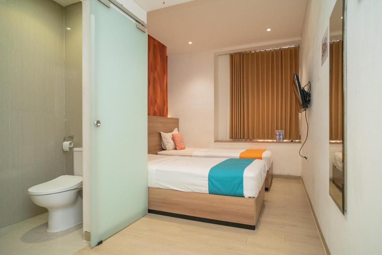 Sans Hotel Kupang Indah Surabaya By Reddoorz Exterior photo