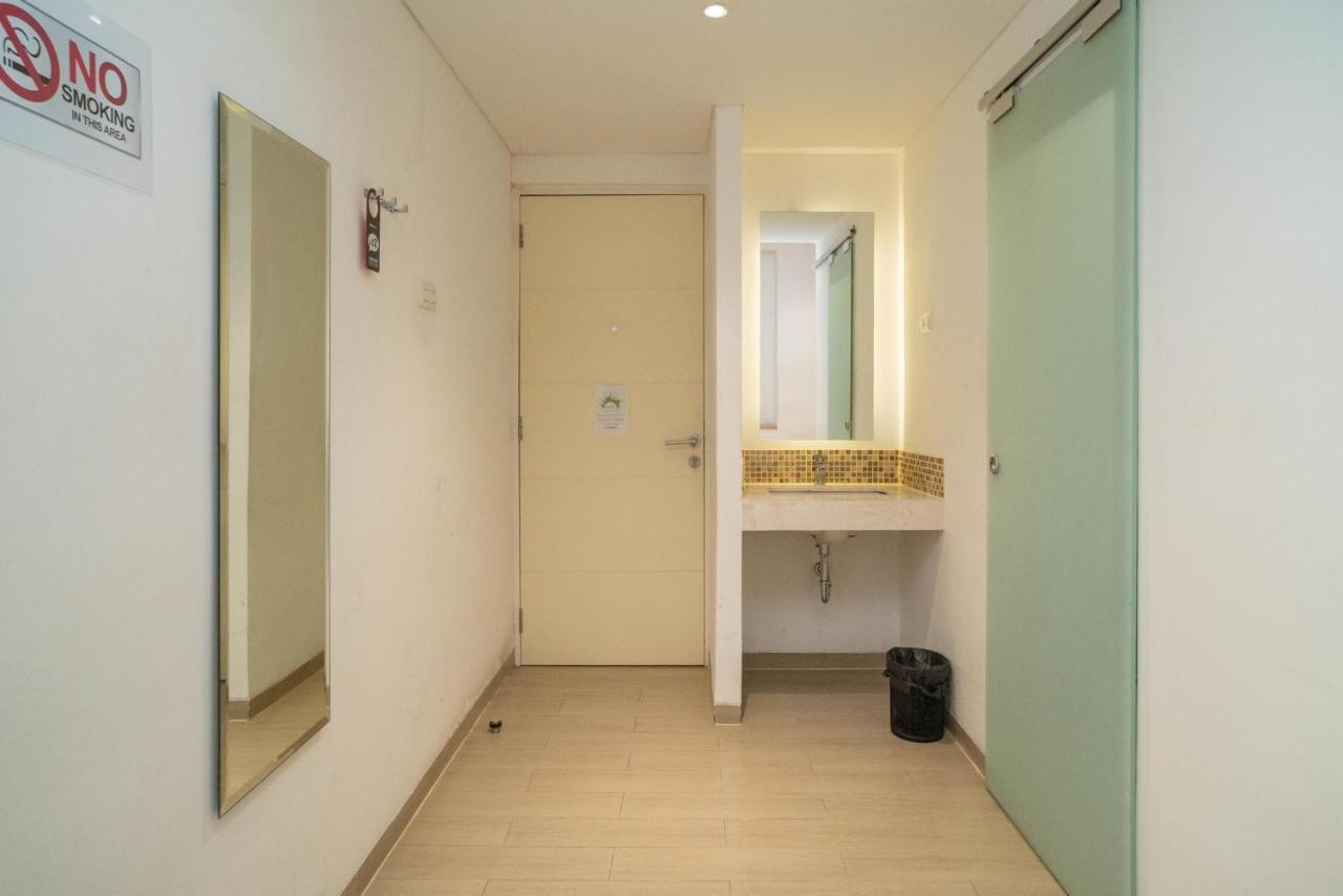 Sans Hotel Kupang Indah Surabaya By Reddoorz Exterior photo