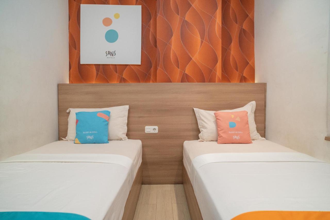 Sans Hotel Kupang Indah Surabaya By Reddoorz Exterior photo