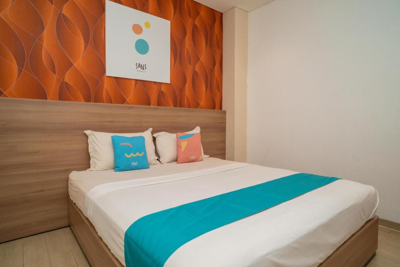Sans Hotel Kupang Indah Surabaya By Reddoorz Exterior photo