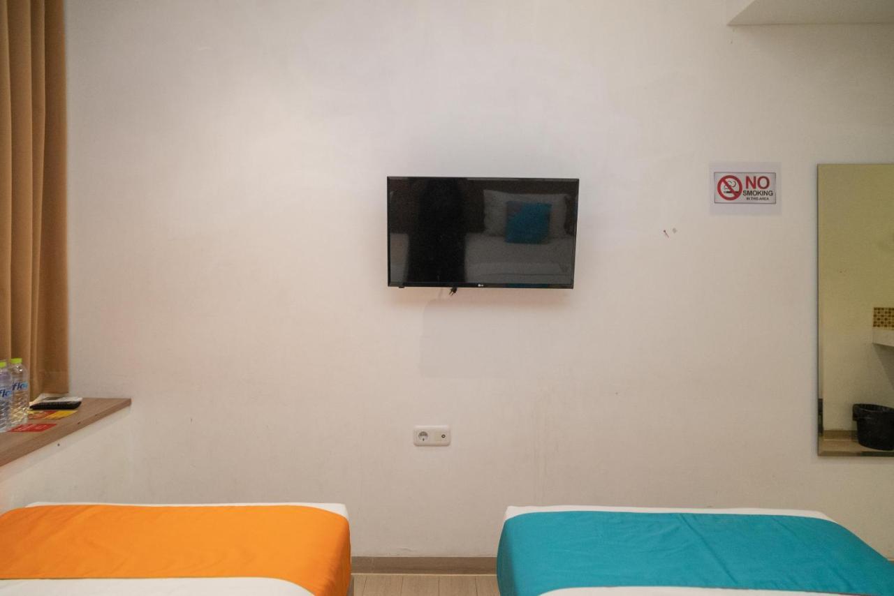 Sans Hotel Kupang Indah Surabaya By Reddoorz Exterior photo