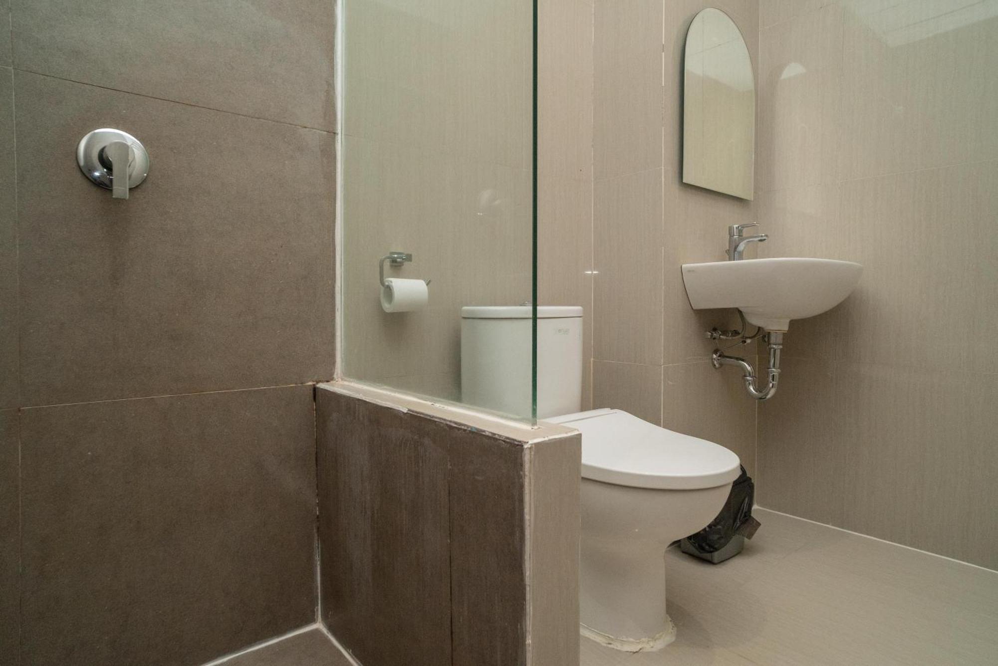 Sans Hotel Kupang Indah Surabaya By Reddoorz Exterior photo