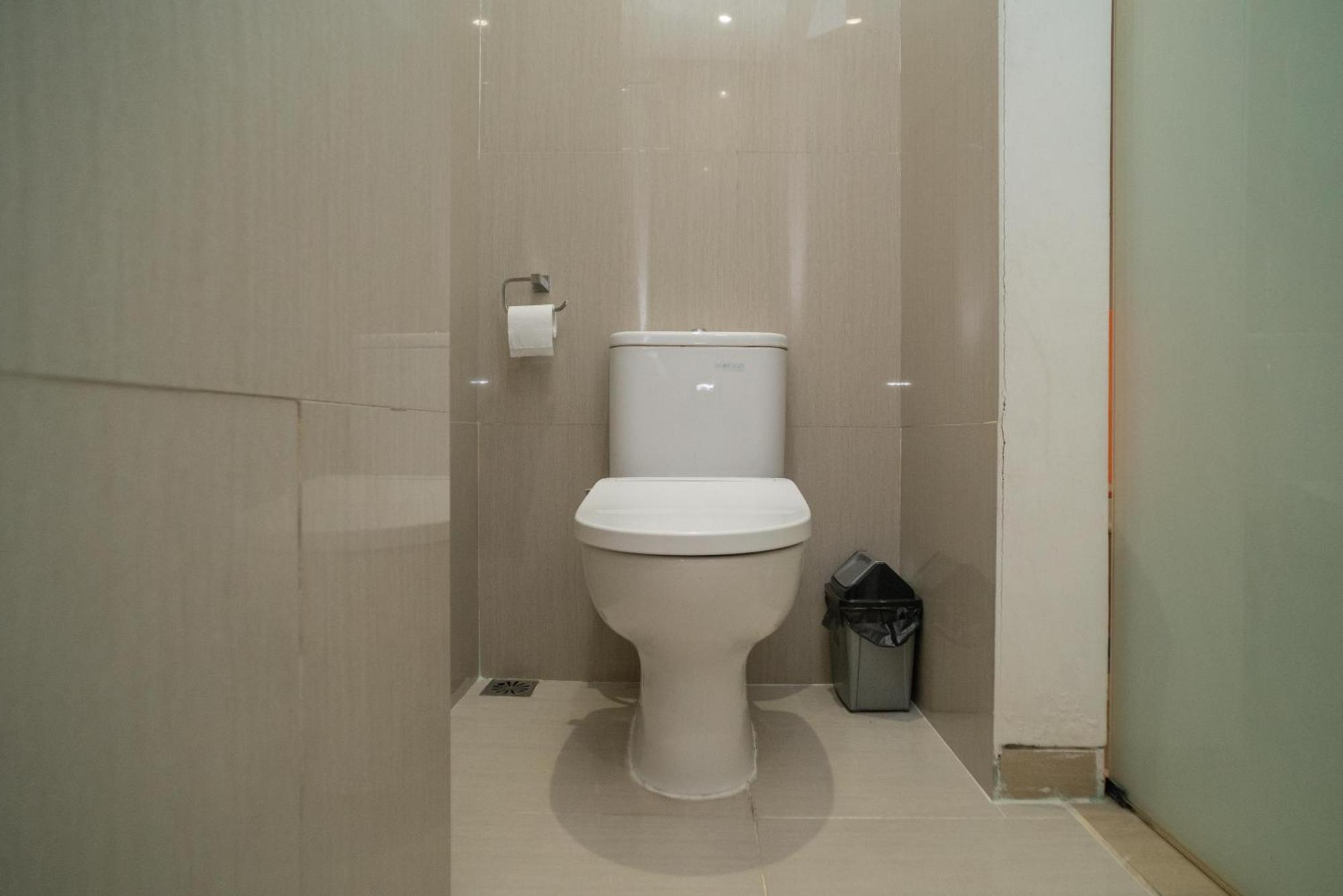 Sans Hotel Kupang Indah Surabaya By Reddoorz Exterior photo
