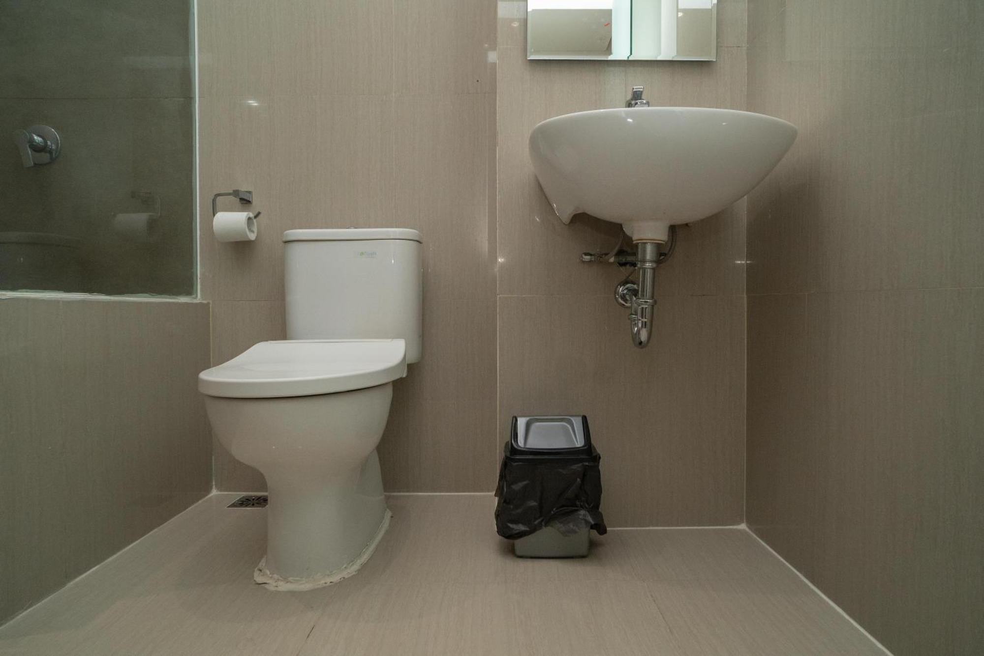 Sans Hotel Kupang Indah Surabaya By Reddoorz Exterior photo