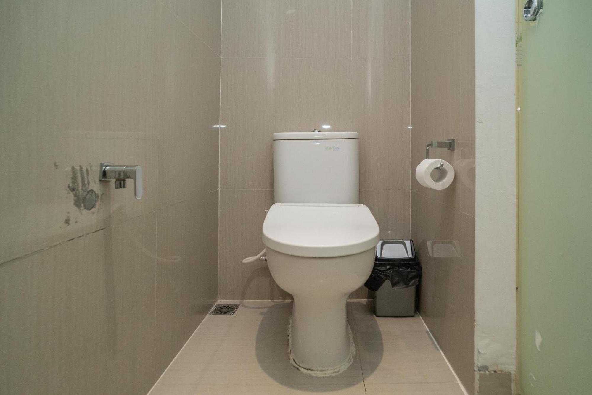 Sans Hotel Kupang Indah Surabaya By Reddoorz Exterior photo